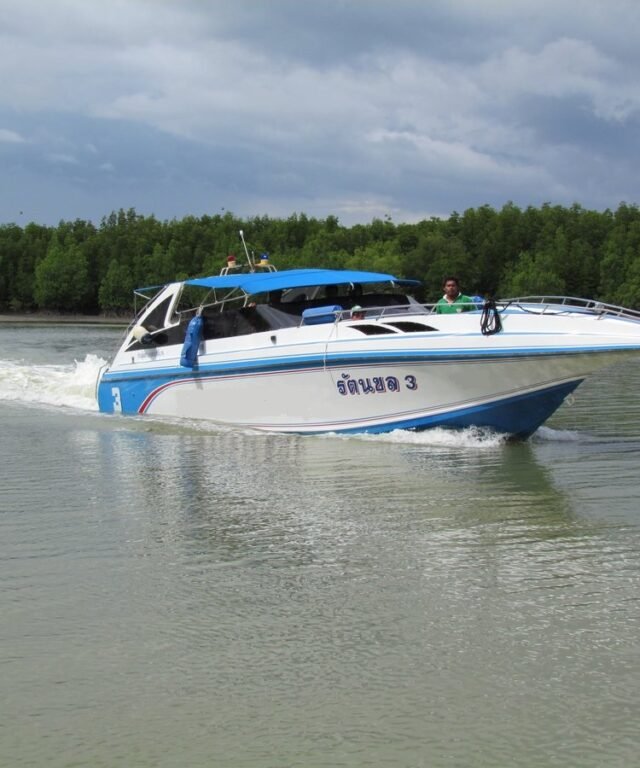 james bond speed boat 1