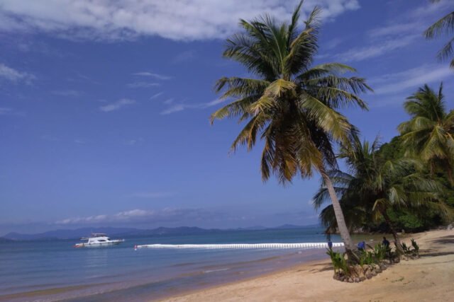 Coco Beach One Day Tour Beach area