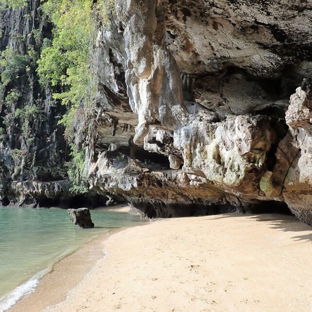 James-Bond-and-Beyond-Tour-Premium-Karst-1
