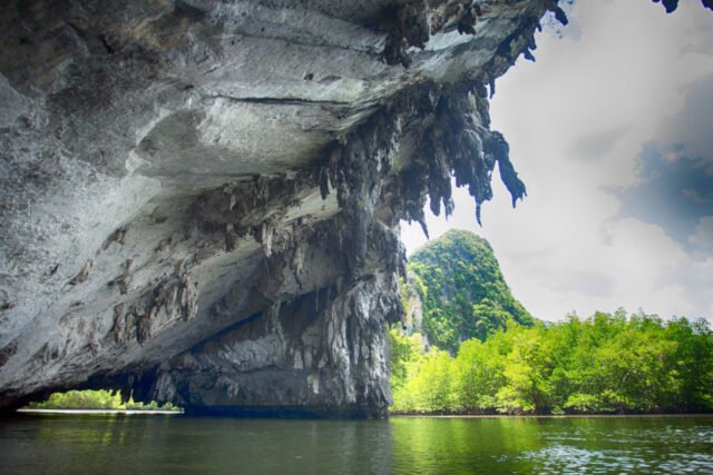 James-Bond-and-Beyond-Tour-Premium-LodNai