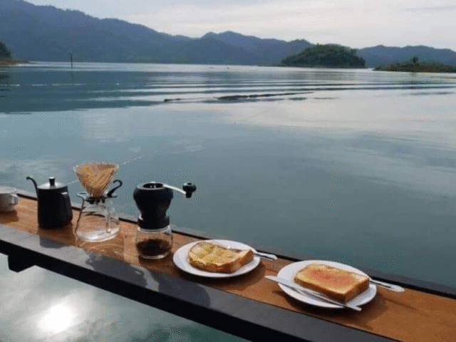 KHAO - SOK - TOUR - 2 - Raft - house - (4)