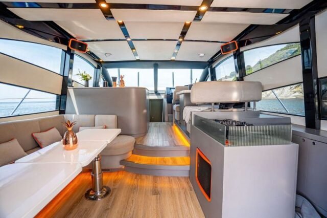 hype-yacht-krabi-e-pang-nga-yacht-main-deck.jpg