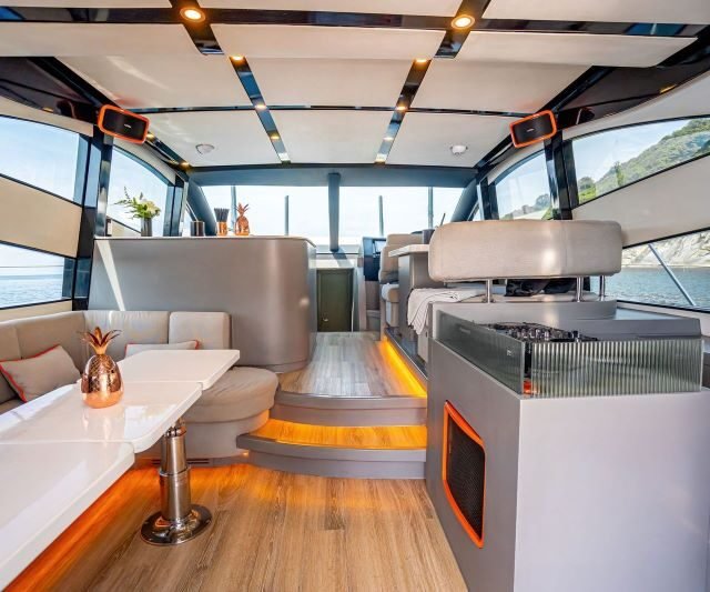 hype-yacht-krabi-e-pang-nga-yacht-main-deck.jpg